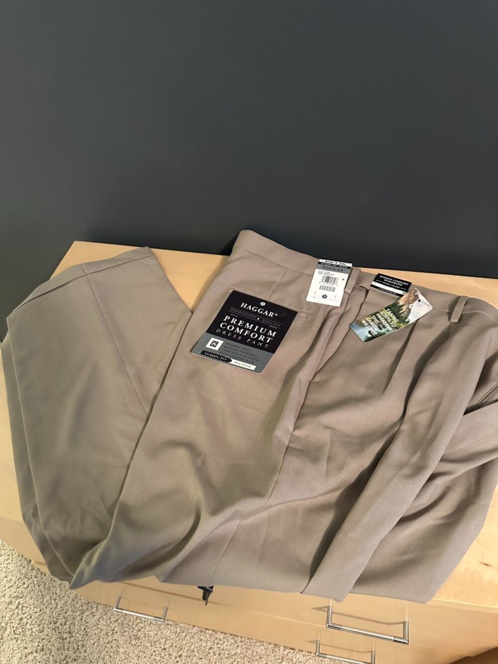 Haggar Premium Comfort Dress Pant - 40x29 - Picture 2 of 3